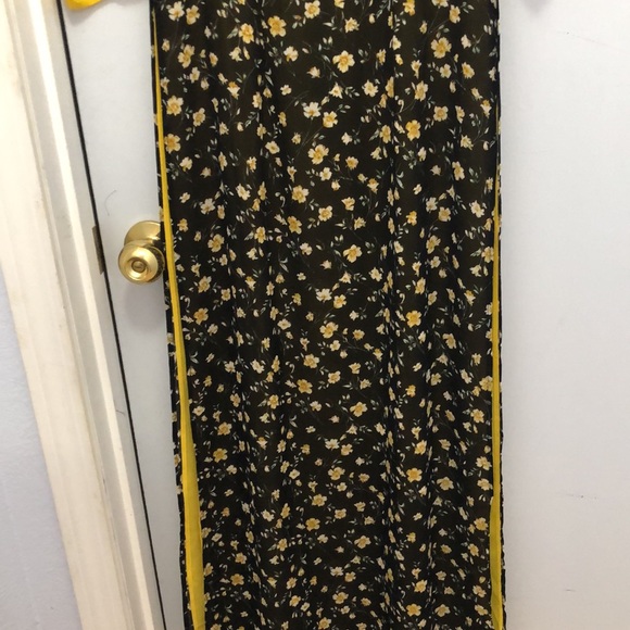 Vietnamese ao dài - Picture 2 of 3